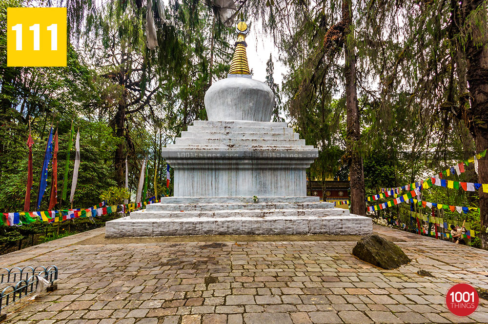 Norbugang-Chorten-and-coronation-throne,-Chorten