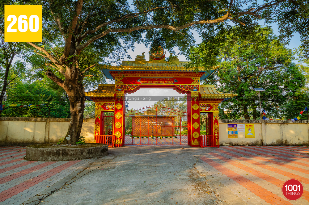 The main gate made in Tibetan architecture. 